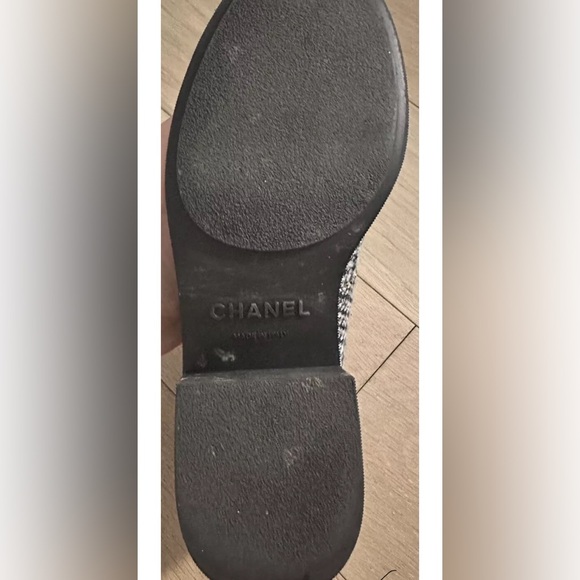 CHANEL 20B Tweed Fabric Cap Toe Pearl Lace Up Ankle Bootie Boots Shoes - Picture 3 of 12